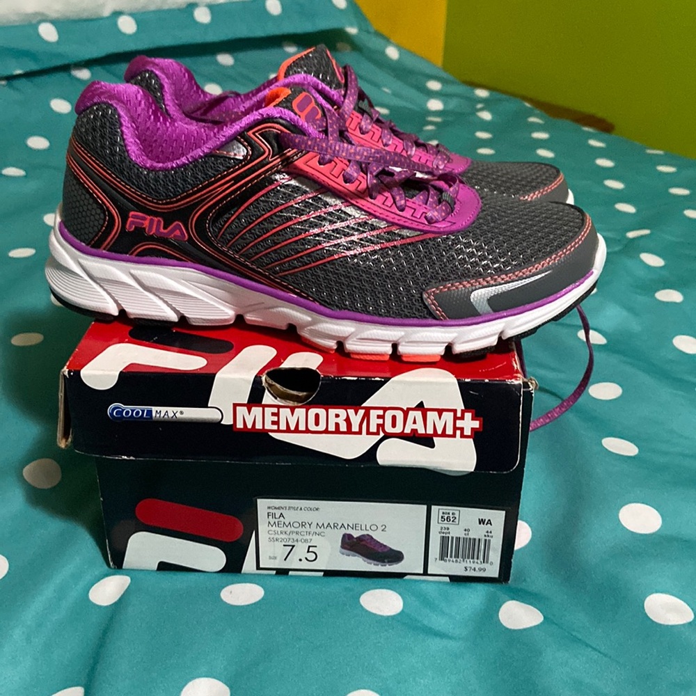 FILA women’s memory foam size 7.5. Worn maybe once or twice at gym. Like new.